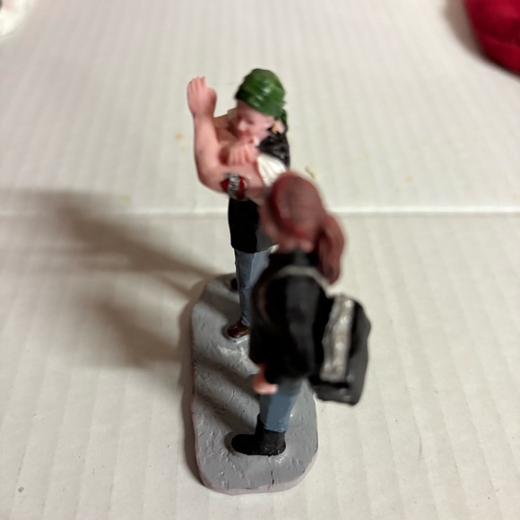 LEMAX - NEW TATTOO - HOLIDAY VILLAGE FIGURINE - #52379 - 2015 - Picture 4 of 6